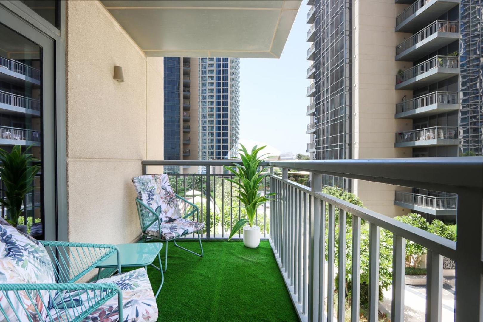 Apartment Livbnb Creekfront 2br With Skyline Views Steps To Creek Marina Dubai