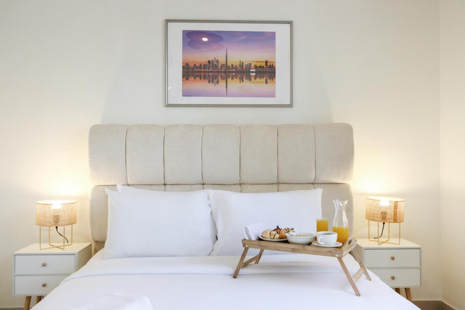Livbnb Creekfront 2br With Skyline Views Steps To Creek Marina *