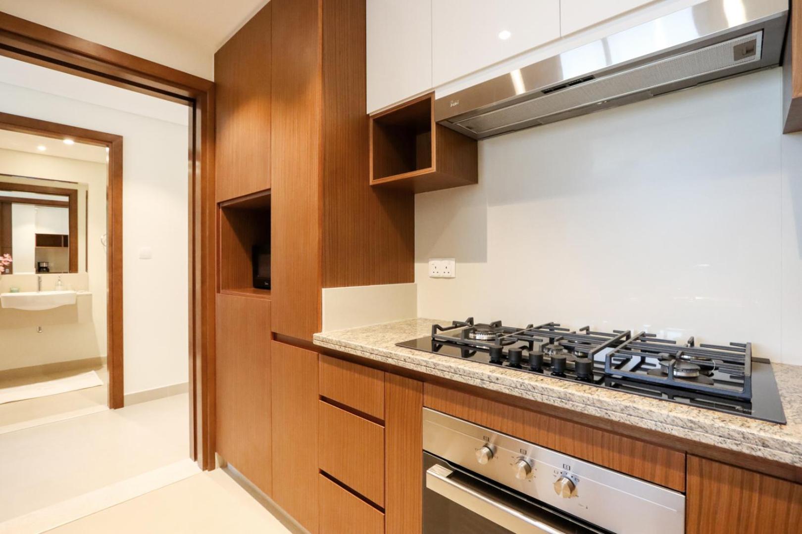 Apartment Livbnb Creekfront 2br With Skyline Views Steps To Creek Marina